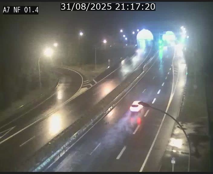 <h2>Caméra autoroute Luxembourg A7 - Echangeur Waldhaff - direction Tunnel Stafelter</h2>