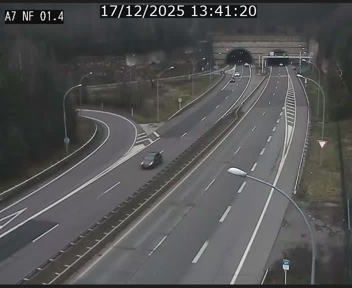 <h2>Caméra autoroute Luxembourg A7 - Echangeur Waldhaff - direction Tunnel Stafelter</h2>