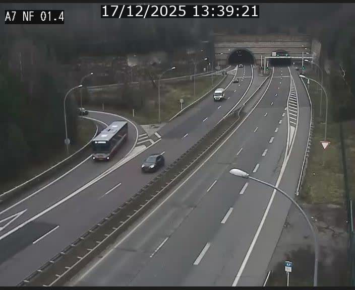 <h2>Caméra autoroute Luxembourg A7 - Echangeur Waldhaff - direction Tunnel Stafelter</h2>
