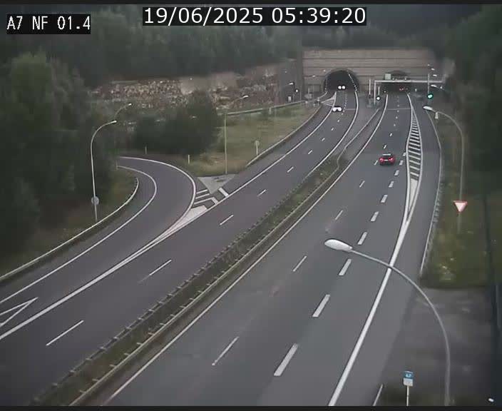 <h2>Caméra autoroute Luxembourg A7 - Echangeur Waldhaff - direction Tunnel Stafelter</h2>