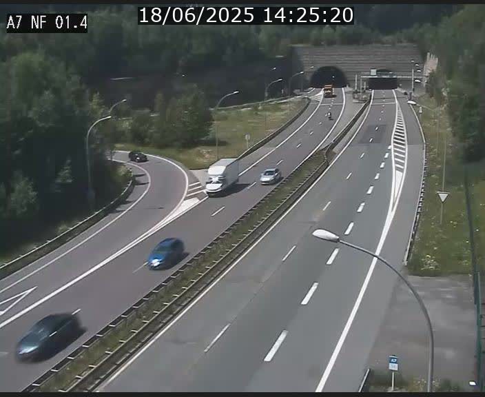 <h2>Caméra autoroute Luxembourg A7 - Echangeur Waldhaff - direction Tunnel Stafelter</h2>
