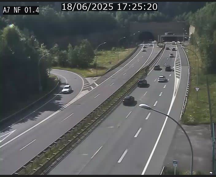 <h2>Caméra autoroute Luxembourg A7 - Echangeur Waldhaff - direction Tunnel Stafelter</h2>