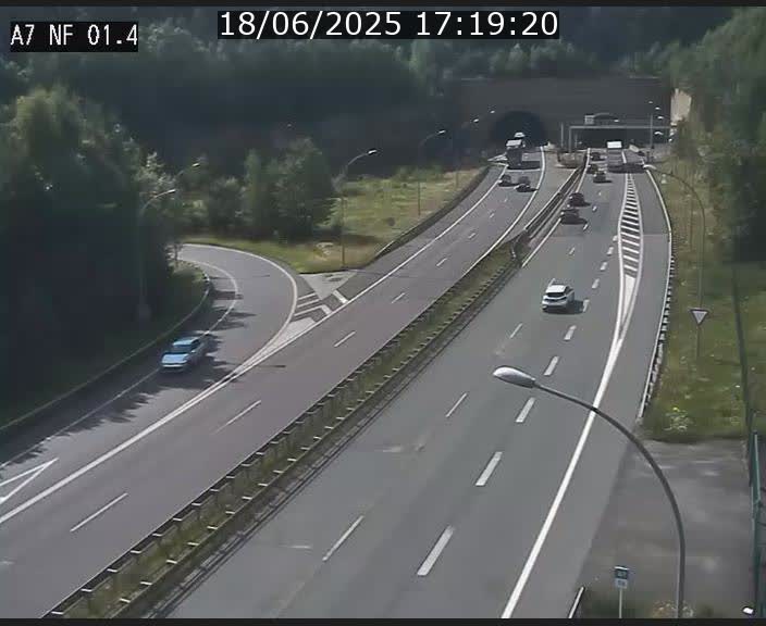 <h2>Caméra autoroute Luxembourg A7 - Echangeur Waldhaff - direction Tunnel Stafelter</h2>
