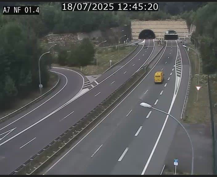 <h2>Caméra autoroute Luxembourg A7 - Echangeur Waldhaff - direction Tunnel Stafelter</h2>