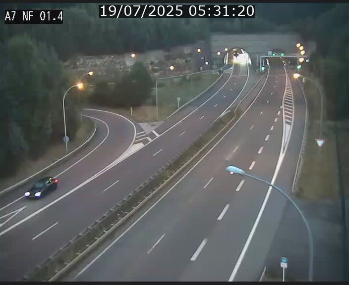 <h2>Caméra autoroute Luxembourg A7 - Echangeur Waldhaff - direction Tunnel Stafelter</h2>