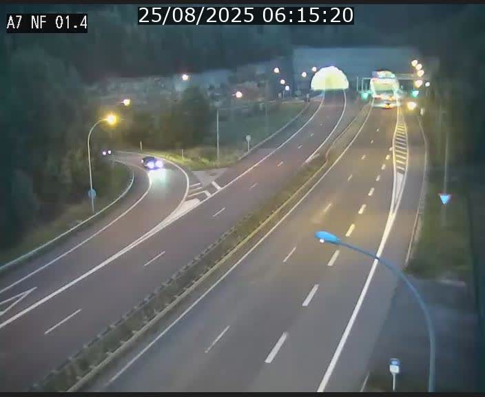 <h2>Caméra autoroute Luxembourg A7 - Echangeur Waldhaff - direction Tunnel Stafelter</h2>