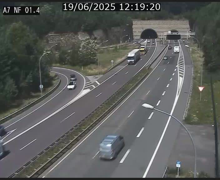 <h2>Caméra autoroute Luxembourg A7 - Echangeur Waldhaff - direction Tunnel Stafelter</h2>