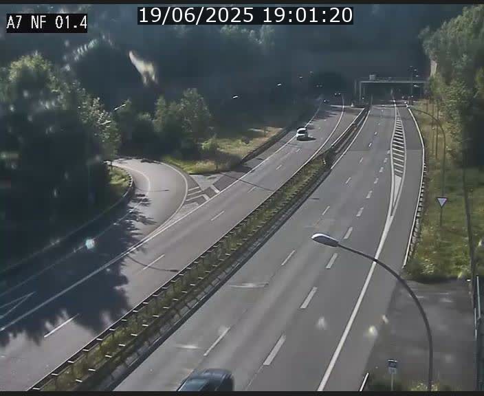 <h2>Caméra autoroute Luxembourg A7 - Echangeur Waldhaff - direction Tunnel Stafelter</h2>