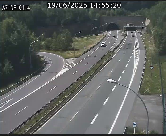 <h2>Caméra autoroute Luxembourg A7 - Echangeur Waldhaff - direction Tunnel Stafelter</h2>