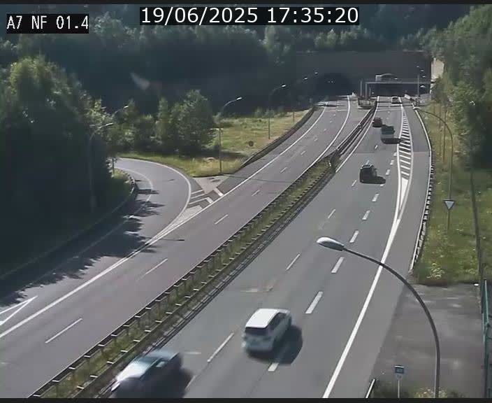 <h2>Caméra autoroute Luxembourg A7 - Echangeur Waldhaff - direction Tunnel Stafelter</h2>