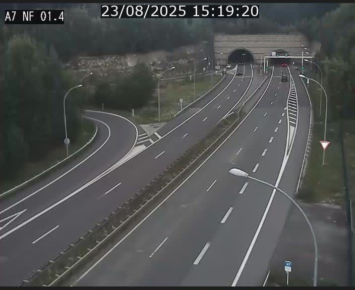 <h2>Caméra autoroute Luxembourg A7 - Echangeur Waldhaff - direction Tunnel Stafelter</h2>