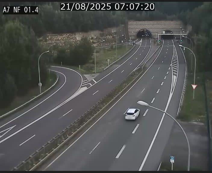 <h2>Caméra autoroute Luxembourg A7 - Echangeur Waldhaff - direction Tunnel Stafelter</h2>