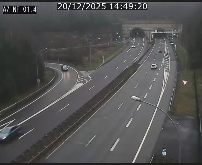 <h2>Caméra autoroute Luxembourg A7 - Echangeur Waldhaff - direction Tunnel Stafelter</h2>