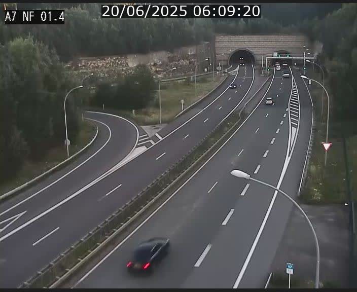 <h2>Caméra autoroute Luxembourg A7 - Echangeur Waldhaff - direction Tunnel Stafelter</h2>