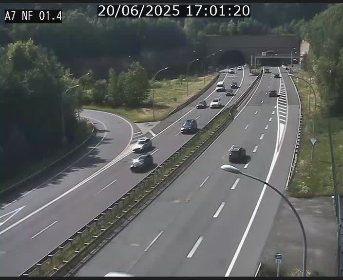 <h2>Caméra autoroute Luxembourg A7 - Echangeur Waldhaff - direction Tunnel Stafelter</h2>