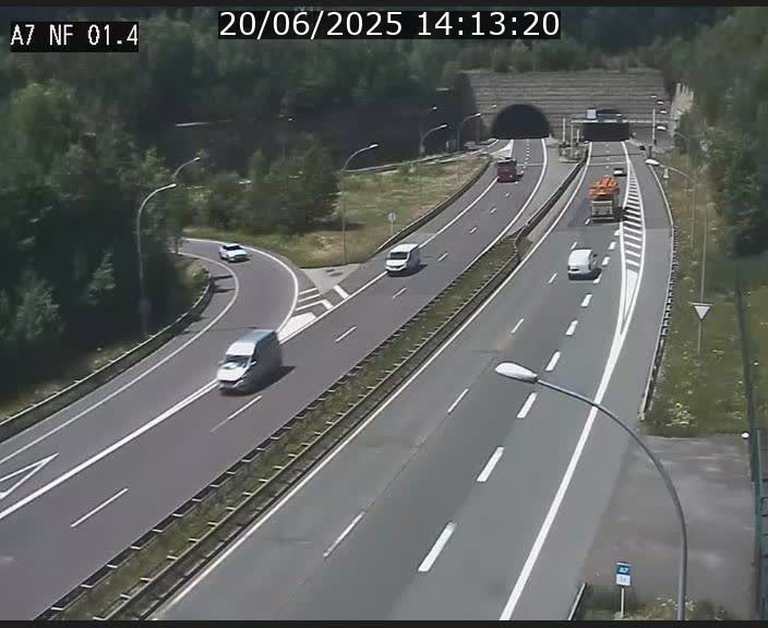 <h2>Caméra autoroute Luxembourg A7 - Echangeur Waldhaff - direction Tunnel Stafelter</h2>