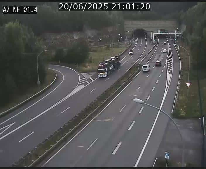 <h2>Caméra autoroute Luxembourg A7 - Echangeur Waldhaff - direction Tunnel Stafelter</h2>