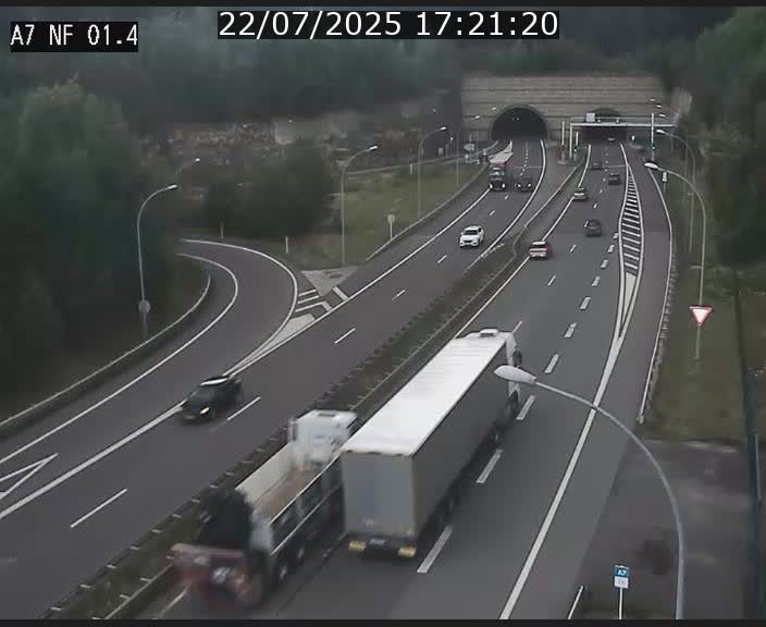 <h2>Caméra autoroute Luxembourg A7 - Echangeur Waldhaff - direction Tunnel Stafelter</h2>