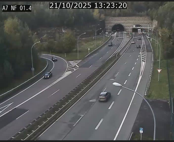 <h2>Caméra autoroute Luxembourg A7 - Echangeur Waldhaff - direction Tunnel Stafelter</h2>