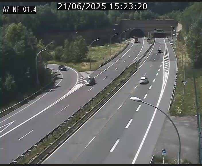 <h2>Caméra autoroute Luxembourg A7 - Echangeur Waldhaff - direction Tunnel Stafelter</h2>