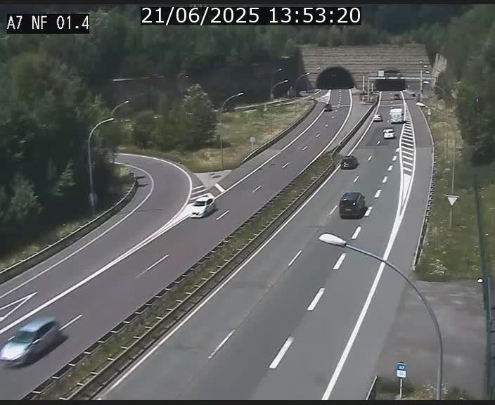 <h2>Caméra autoroute Luxembourg A7 - Echangeur Waldhaff - direction Tunnel Stafelter</h2>