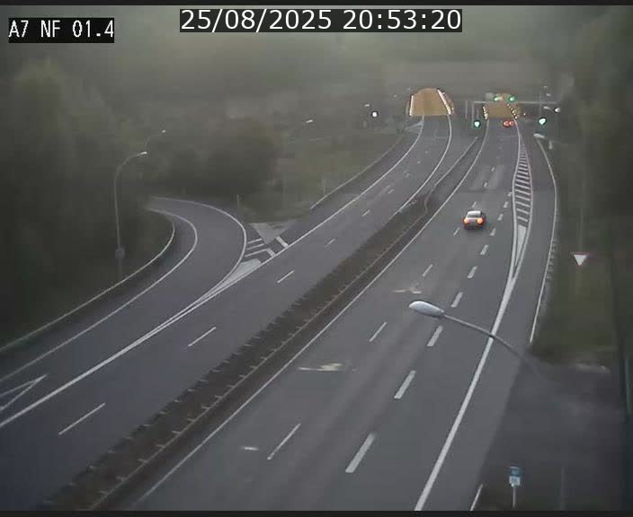 <h2>Caméra autoroute Luxembourg A7 - Echangeur Waldhaff - direction Tunnel Stafelter</h2>