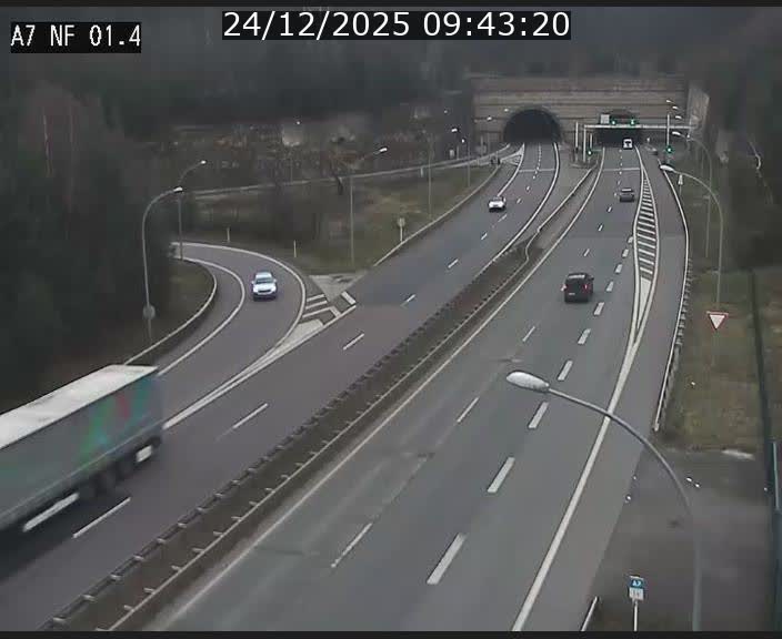 <h2>Caméra autoroute Luxembourg A7 - Echangeur Waldhaff - direction Tunnel Stafelter</h2>