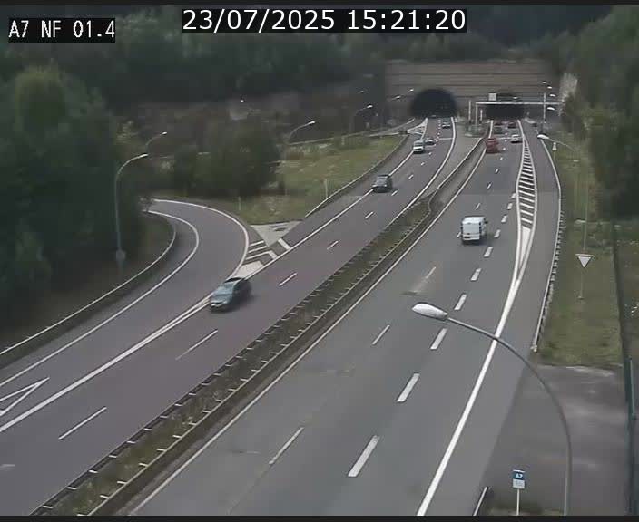 <h2>Caméra autoroute Luxembourg A7 - Echangeur Waldhaff - direction Tunnel Stafelter</h2>
