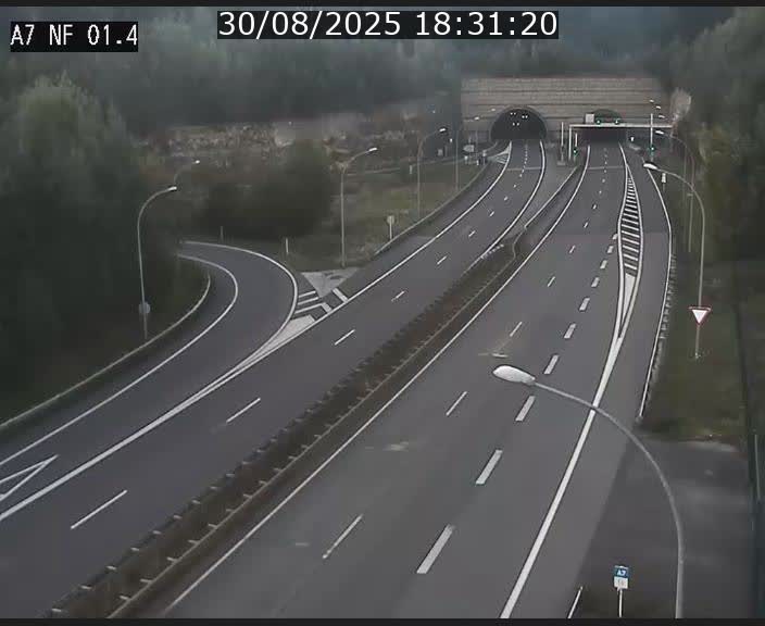 <h2>Caméra autoroute Luxembourg A7 - Echangeur Waldhaff - direction Tunnel Stafelter</h2>