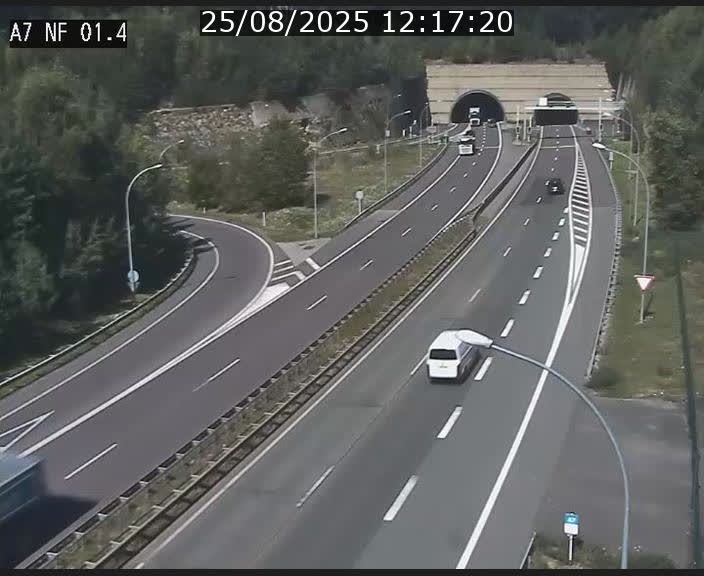 <h2>Caméra autoroute Luxembourg A7 - Echangeur Waldhaff - direction Tunnel Stafelter</h2>