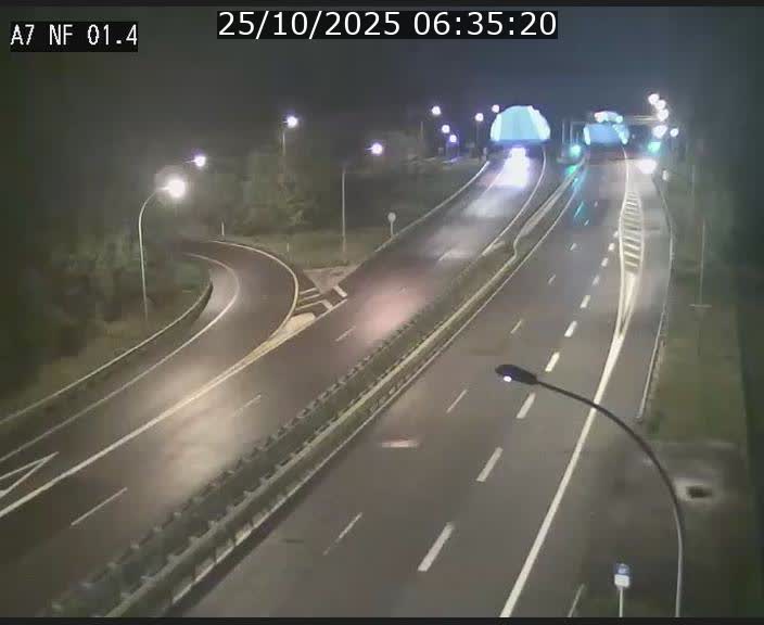 <h2>Caméra autoroute Luxembourg A7 - Echangeur Waldhaff - direction Tunnel Stafelter</h2>