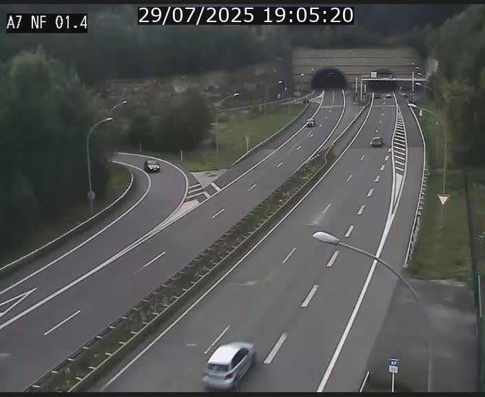 <h2>Caméra autoroute Luxembourg A7 - Echangeur Waldhaff - direction Tunnel Stafelter</h2>