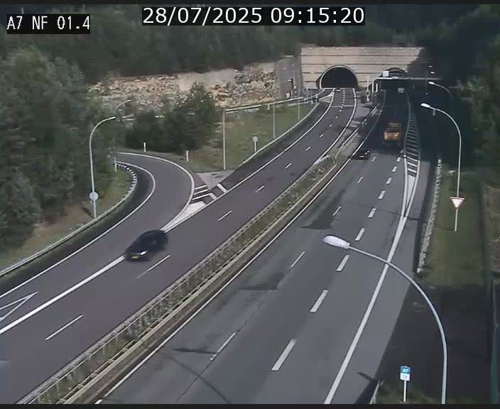 <h2>Caméra autoroute Luxembourg A7 - Echangeur Waldhaff - direction Tunnel Stafelter</h2>