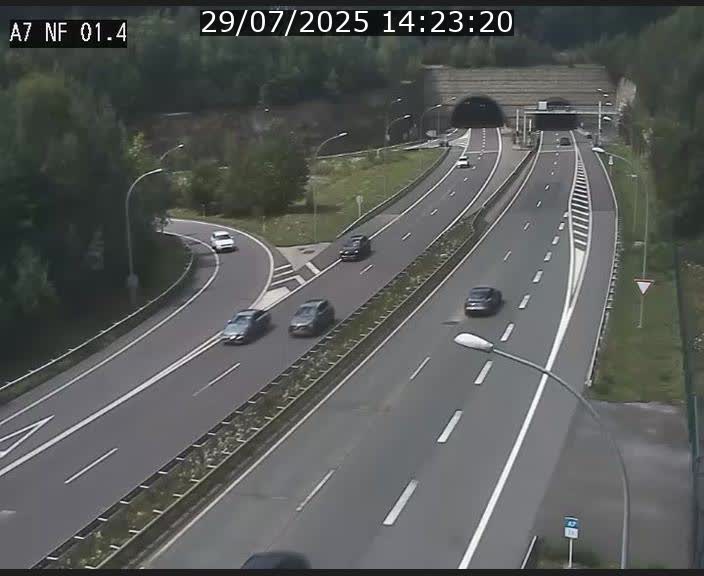 <h2>Caméra autoroute Luxembourg A7 - Echangeur Waldhaff - direction Tunnel Stafelter</h2>