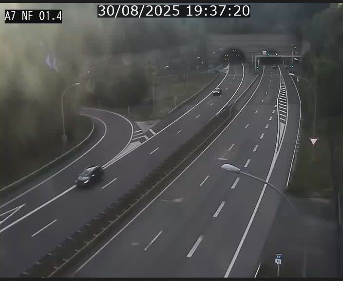 <h2>Caméra autoroute Luxembourg A7 - Echangeur Waldhaff - direction Tunnel Stafelter</h2>