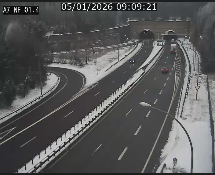 <h2>Caméra autoroute Luxembourg A7 - Echangeur Waldhaff - direction Tunnel Stafelter</h2>