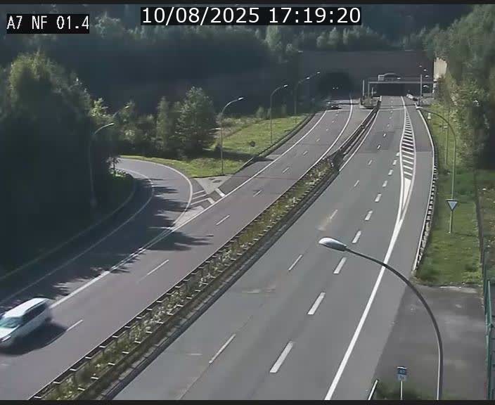 <h2>Caméra autoroute Luxembourg A7 - Echangeur Waldhaff - direction Tunnel Stafelter</h2>