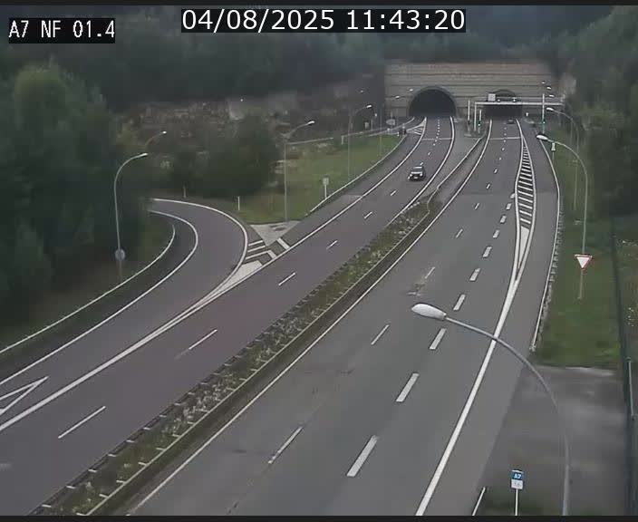 <h2>Caméra autoroute Luxembourg A7 - Echangeur Waldhaff - direction Tunnel Stafelter</h2>