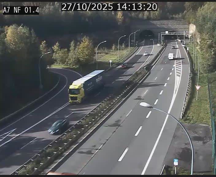 <h2>Caméra autoroute Luxembourg A7 - Echangeur Waldhaff - direction Tunnel Stafelter</h2>