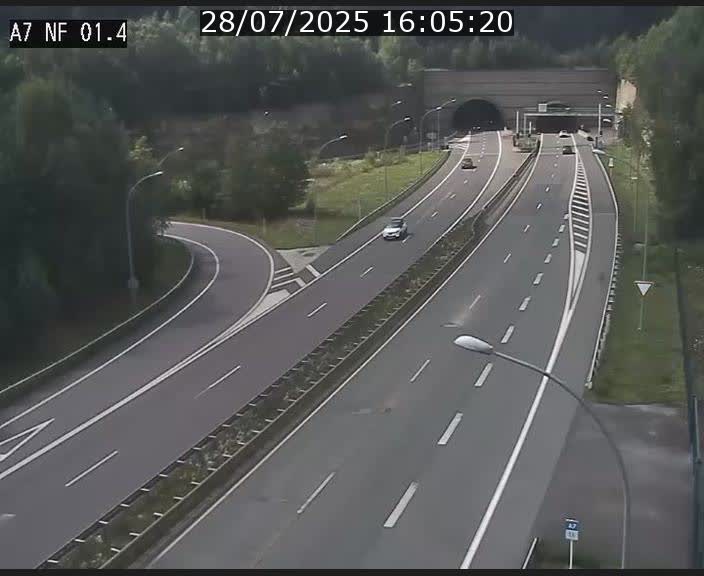 <h2>Caméra autoroute Luxembourg A7 - Echangeur Waldhaff - direction Tunnel Stafelter</h2>