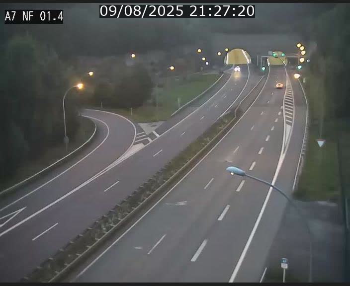 <h2>Caméra autoroute Luxembourg A7 - Echangeur Waldhaff - direction Tunnel Stafelter</h2>