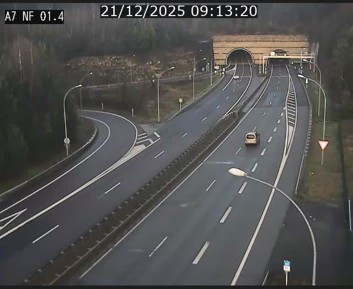 <h2>Caméra autoroute Luxembourg A7 - Echangeur Waldhaff - direction Tunnel Stafelter</h2>