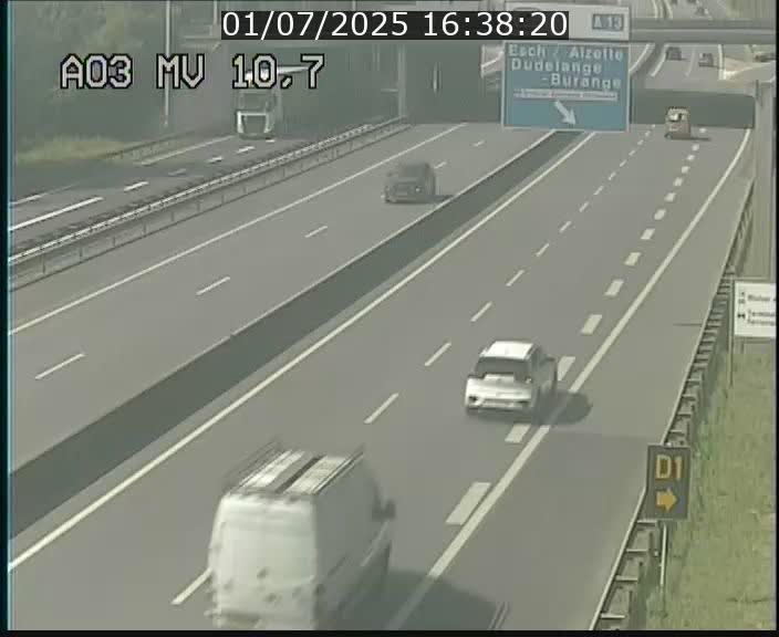 <h2>Traffic live webcam Luxembourg Croix de Bettembourg - A3 - BK 10.7 - direction France</h2>