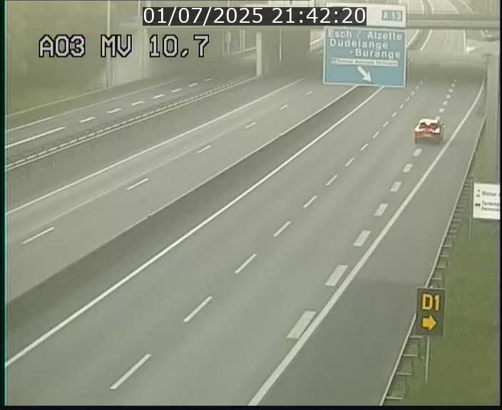 <h2>Traffic live webcam Luxembourg Croix de Bettembourg - A3 - BK 10.7 - direction France</h2>