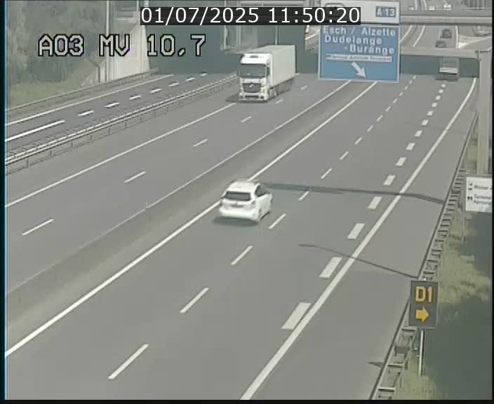 <h2>Traffic live webcam Luxembourg Croix de Bettembourg - A3 - BK 10.7 - direction France</h2>