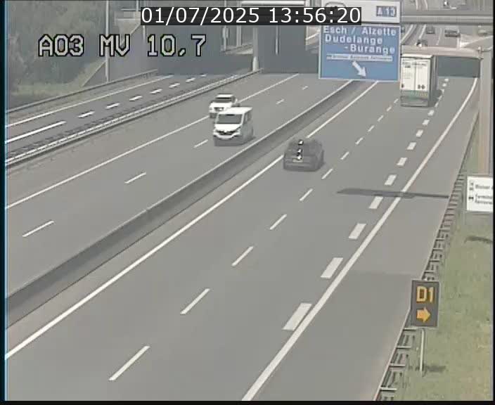 <h2>Traffic live webcam Luxembourg Croix de Bettembourg - A3 - BK 10.7 - direction France</h2>