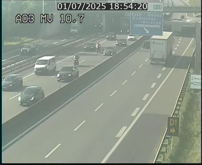 <h2>Traffic live webcam Luxembourg Croix de Bettembourg - A3 - BK 10.7 - direction France</h2>