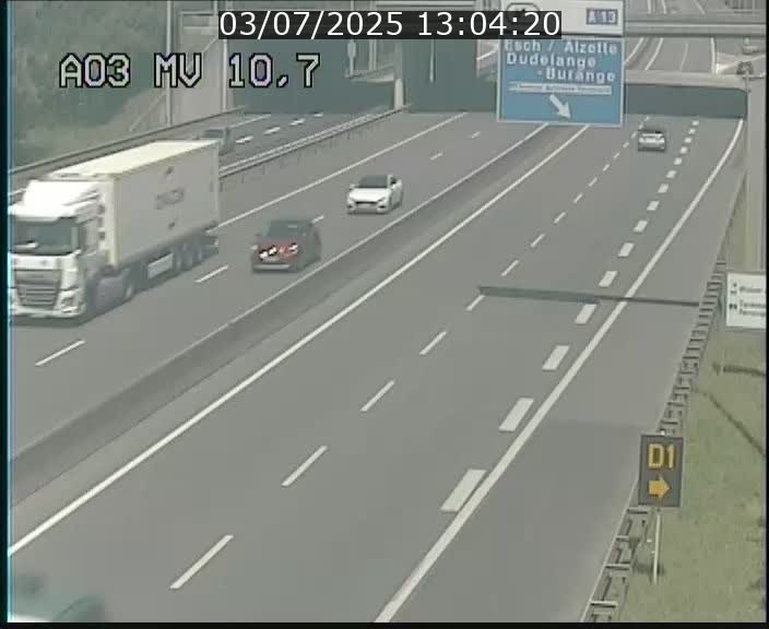 <h2>Traffic live webcam Luxembourg Croix de Bettembourg - A3 - BK 10.7 - direction France</h2>