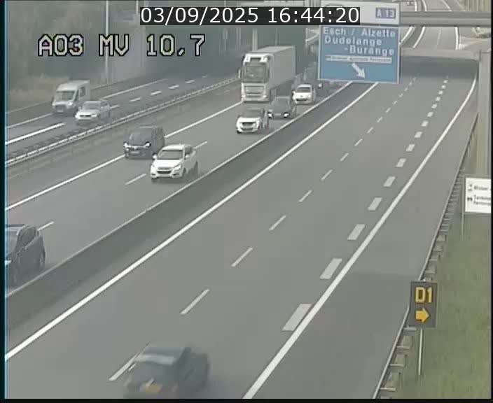 <h2>Traffic live webcam Luxembourg Croix de Bettembourg - A3 - BK 10.7 - direction France</h2>