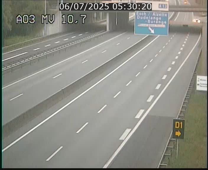 <h2>Traffic live webcam Luxembourg Croix de Bettembourg - A3 - BK 10.7 - direction France</h2>